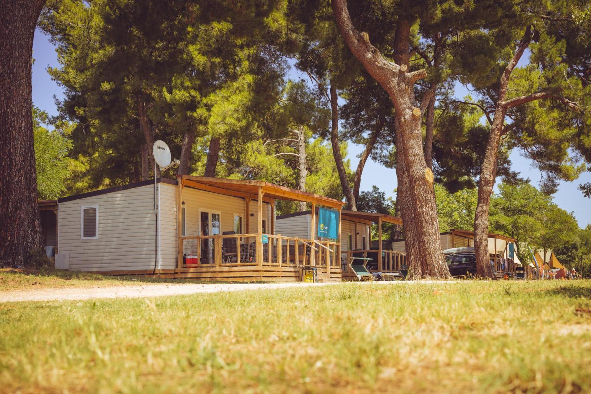 Camping Bi-Village - Roan Valbandon エクステリア 写真